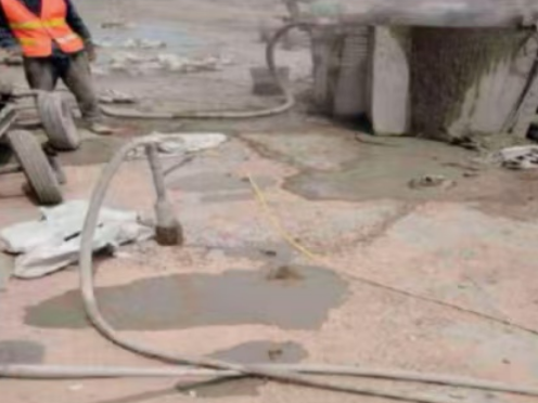 彭水水泥混凝土路面板底注浆技术 路面脱空注浆整治方案