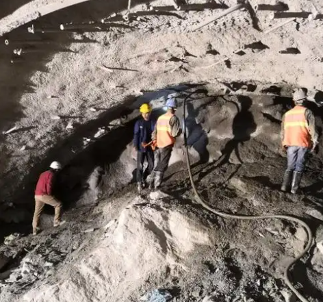 彭水拱顶带模注浆料的施工流程及注意事项